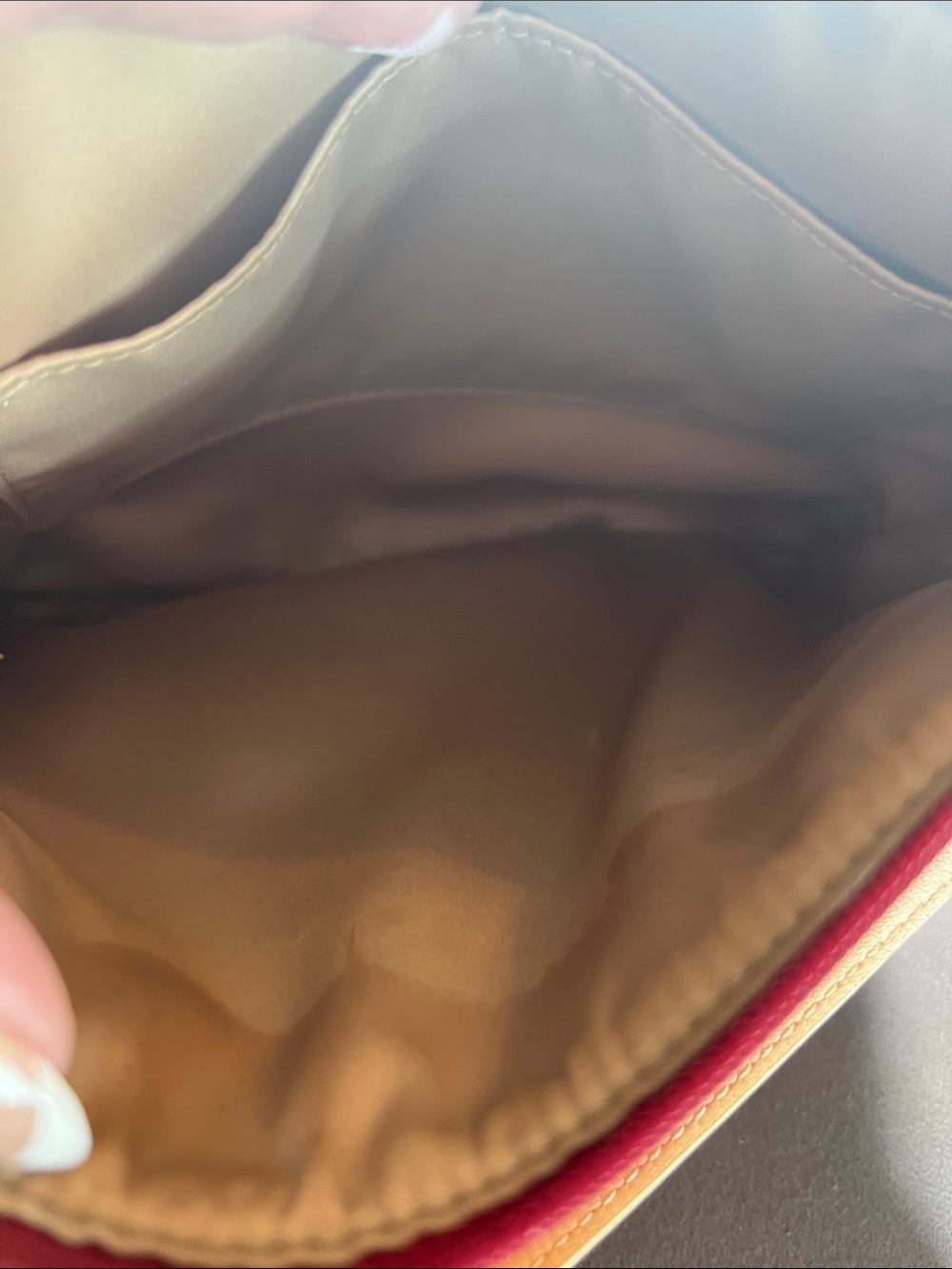 Coach adjustable Crossbody one exterior pocket interior has a slip pocket also - Picture 3 of 8